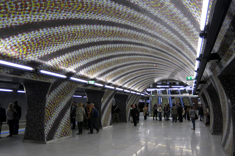 Illustration for article titled La nueva lĂnea de metro de Budapest es un psicodĂ©lico viaje de diseño